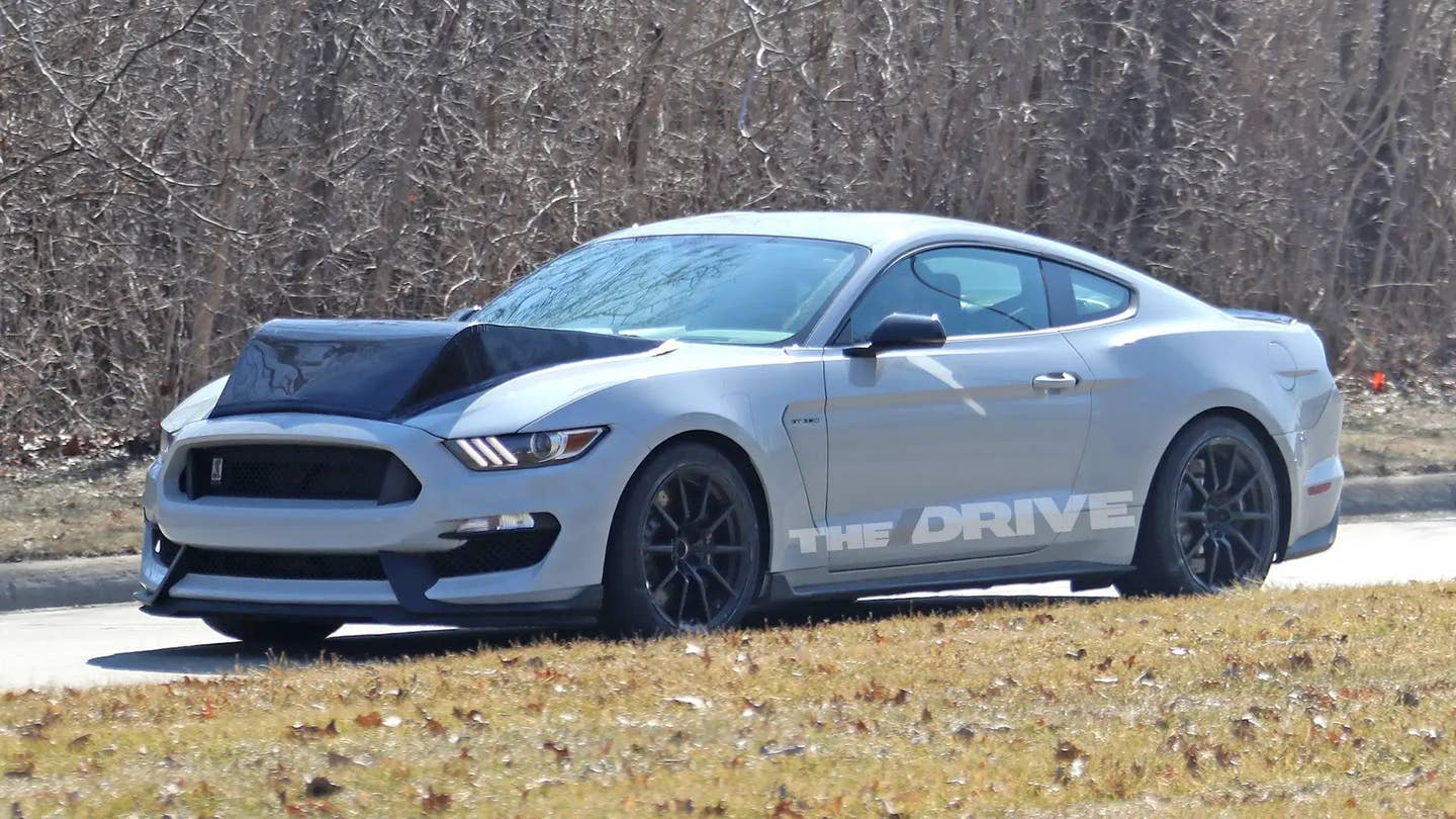 Ford has already attempted stuffing the Godzilla 7.3-liter V8 into a Mustang test mule. <em>Spiedbilde</em>