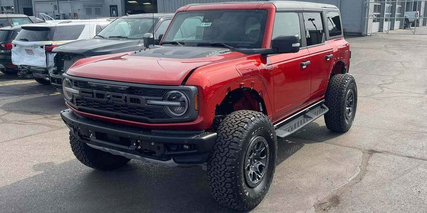 Ford Bronco Raptor Without Fender Flares Shows How Wide That Track Really Is