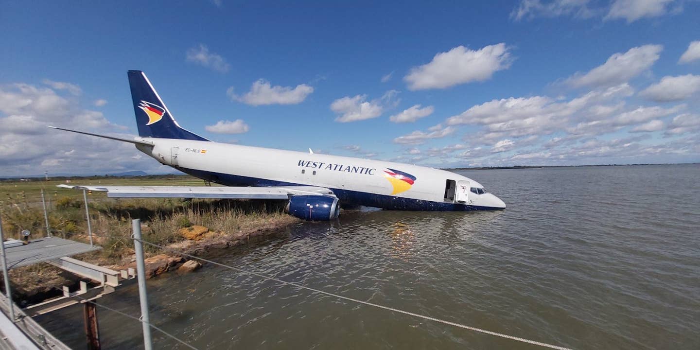 Boeing 737 Cargo Plane Overshoots Runway, Recovered From Lake by Giant Cranes