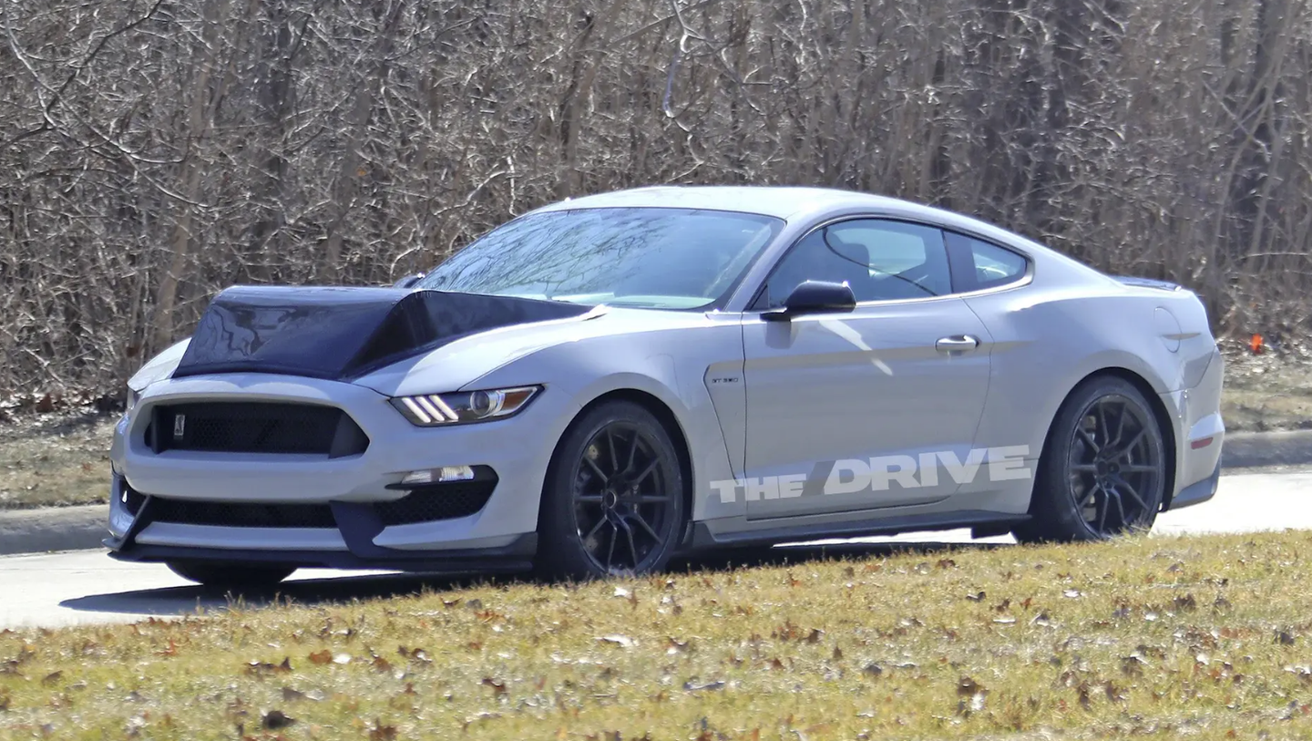 Ford had a Mustang test mule with the Godzilla V8 under the hood. Some of us were disappointed it didn't make an appearance in the new Mustang. <em><em>Spiedbilde</em></em>