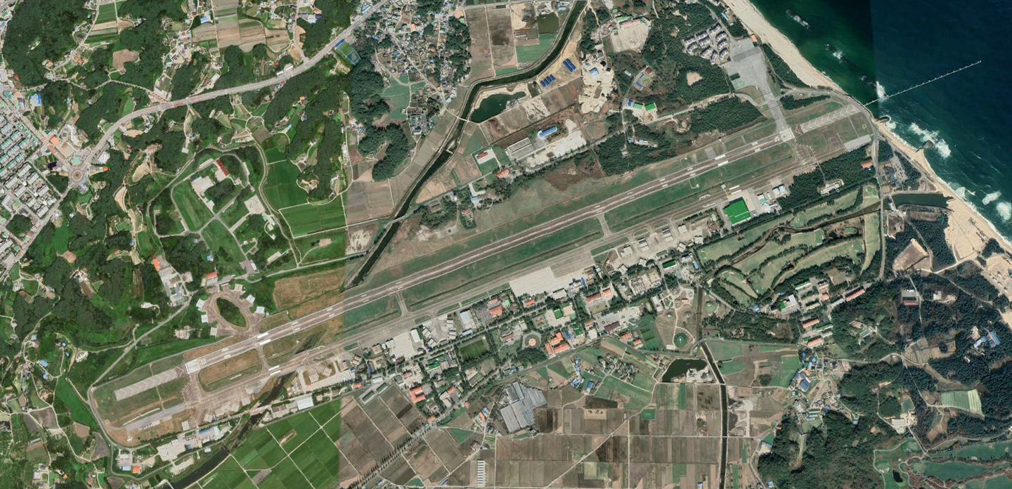 Gangneung Air Base. (Google Earth)