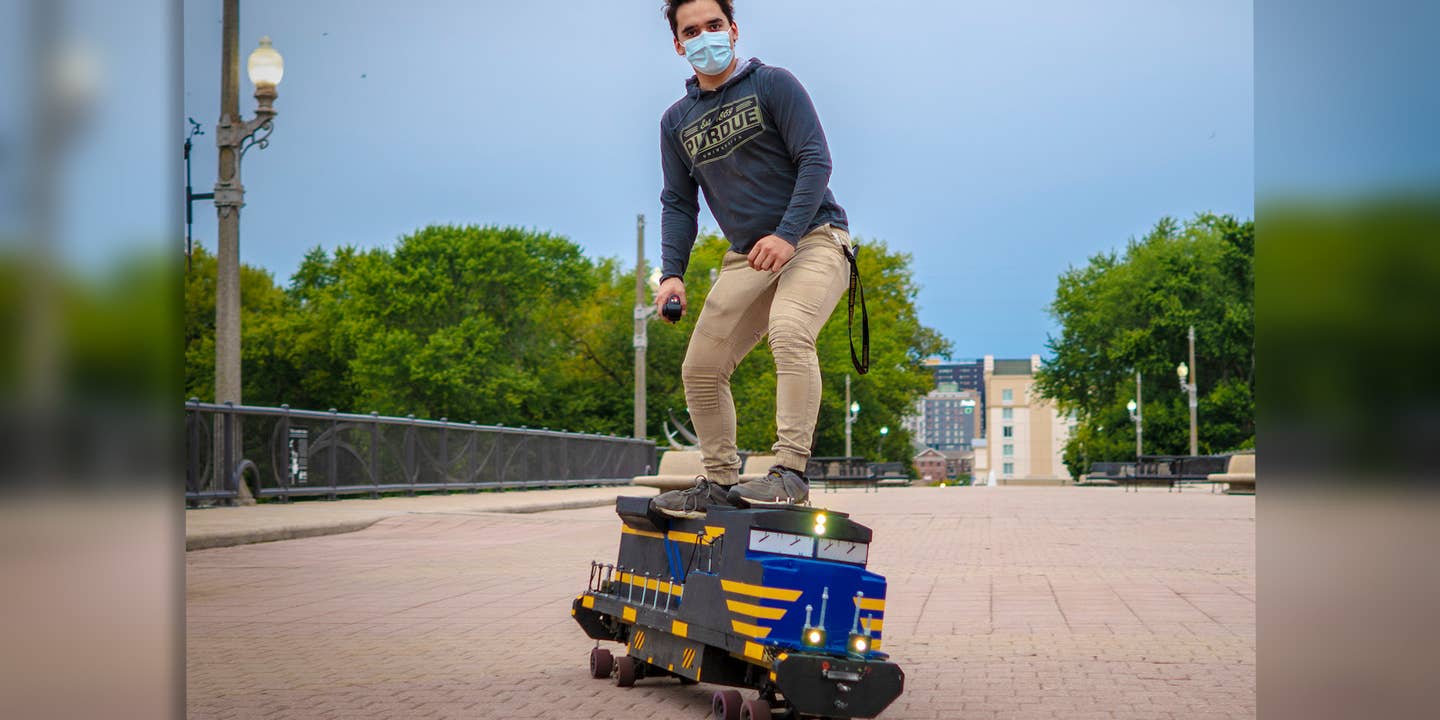 Riding the Train: DIY Skateboard-Based Locomotive Can Hit 22 MPH