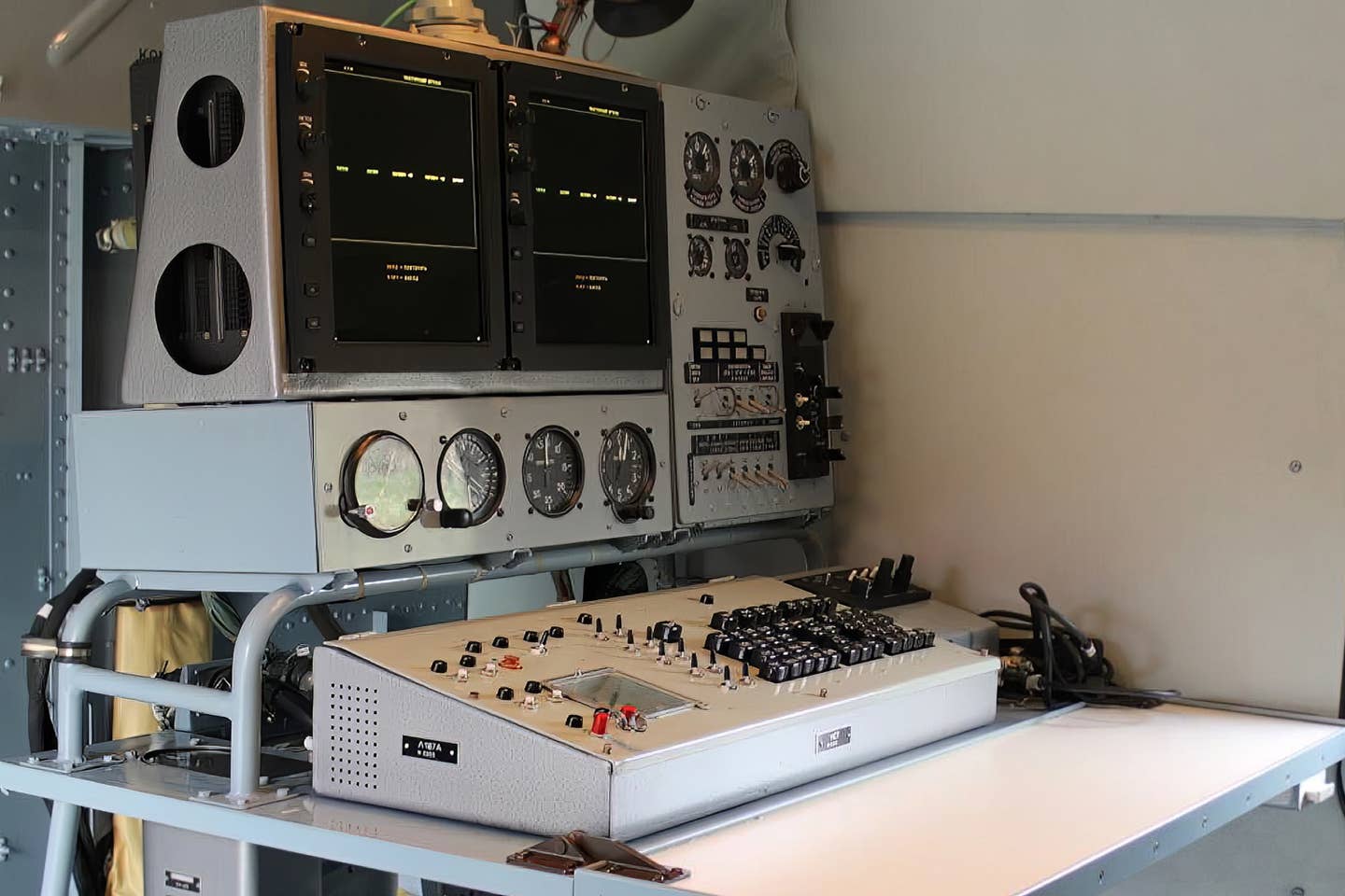 The system operator’s station in the front of the cabin. <em>KNIRTI</em>