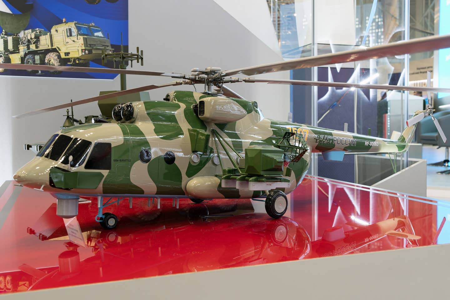 The Bosfor-2 electronic warfare helicopter shown at the ARMY-2018 exhibition. <em>Piotr Butowski</em>