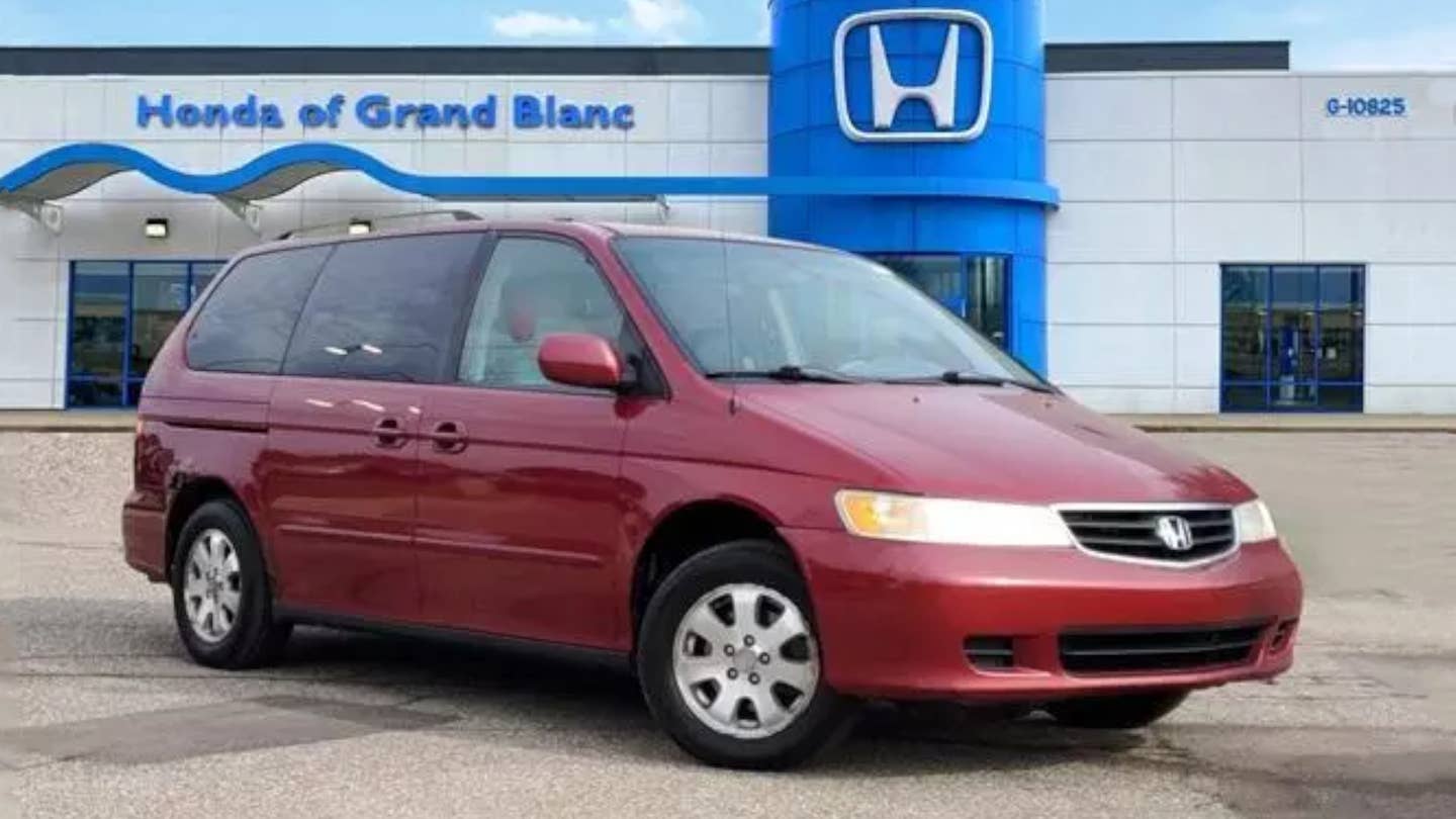 Buy This 2002 Honda Odyssey With 500K Miles for $1,900