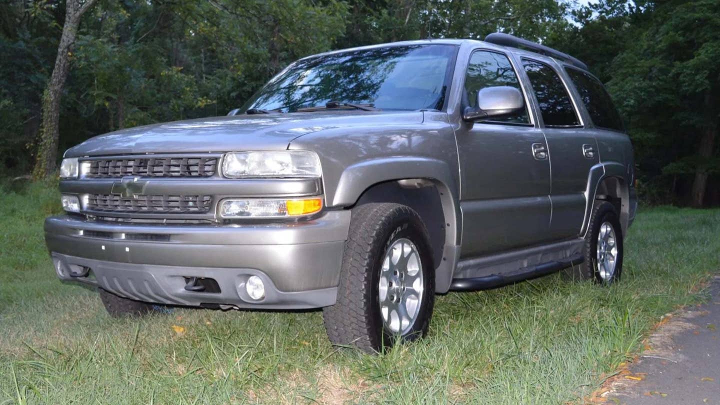 3,100-Mile 2002 Chevy Tahoe For Sale on Bring a Trailer Again With World’s Okayest Photos