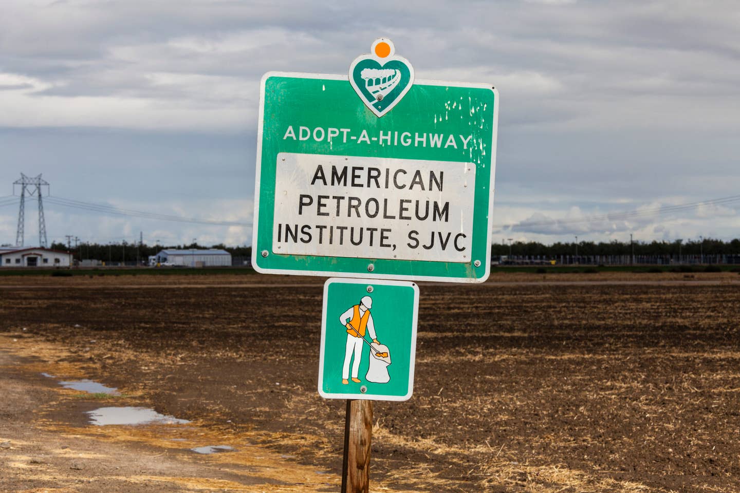 American Petroleum Institute Adopt a Highway sign near Shafter. San Joaquin Valley, California. <em>Getty Images</em>