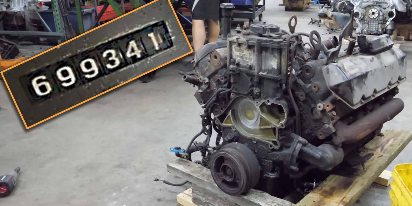See How Surprisingly Clean This 700,000-Mile 7.3 Power Stroke Diesel Engine Is Inside