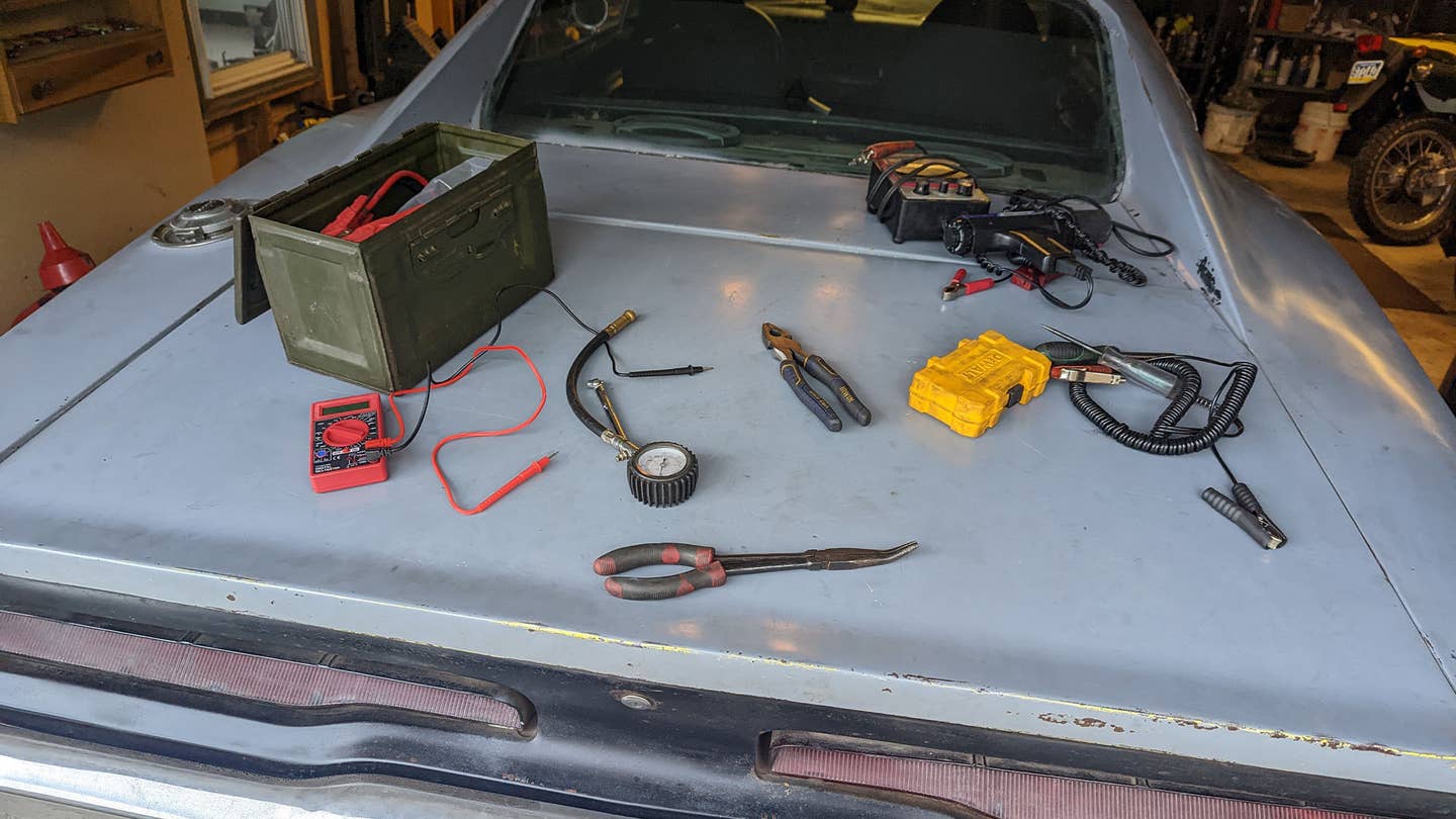 What Tools Should I Keep In My Car?