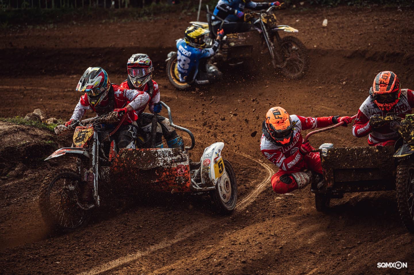 Sidecar riders hang off their machines at the 2022 WSC finale. <em>World Sidecarcross Championship/Vandraq</em>