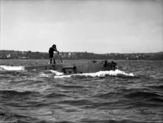 An illustration of a Royal Navy <em>XE</em> class submarine (HMS <em>XE-4</em> "Exciter") seen cruising around the Sydney Harbour, Australia, September 6, 1945. <em>Unknown author/Wikimedia Commons</em>