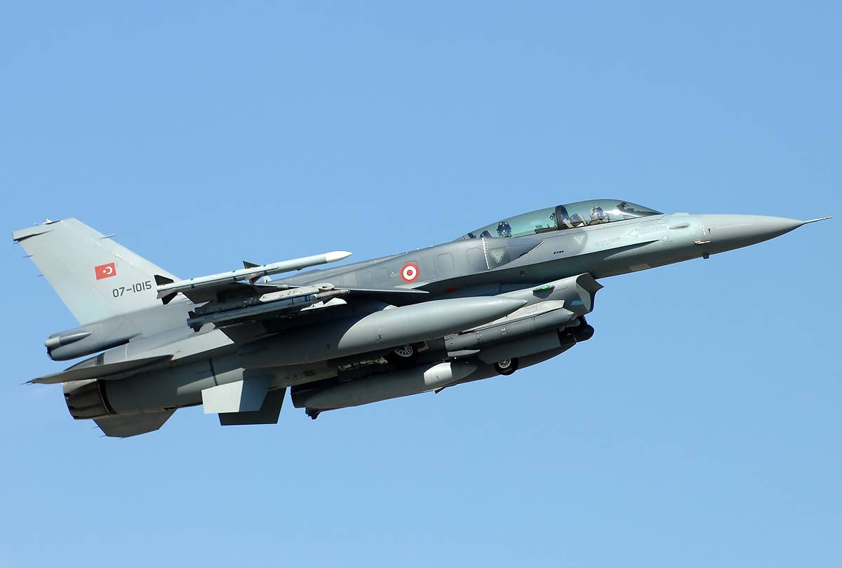A Turkish Air Force F-16D Block 50. <em>Aldo Bidini/Wikimedia Commons</em>