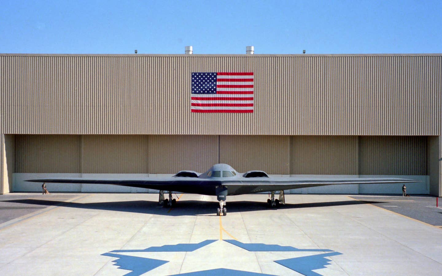 The B-2 Spirit's first public appearance in 1988. <em>Credit: Goretexguy/Wikimedia Commons</em>