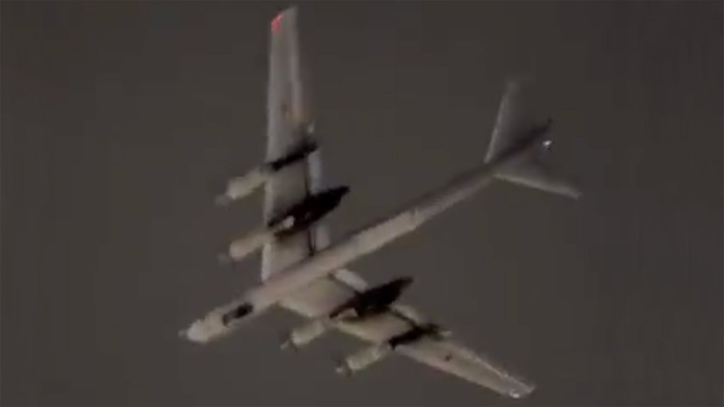 Tu-95 landing china