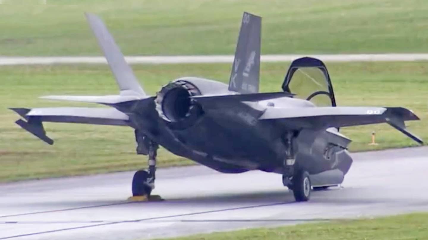 F-35 nose gear collapse