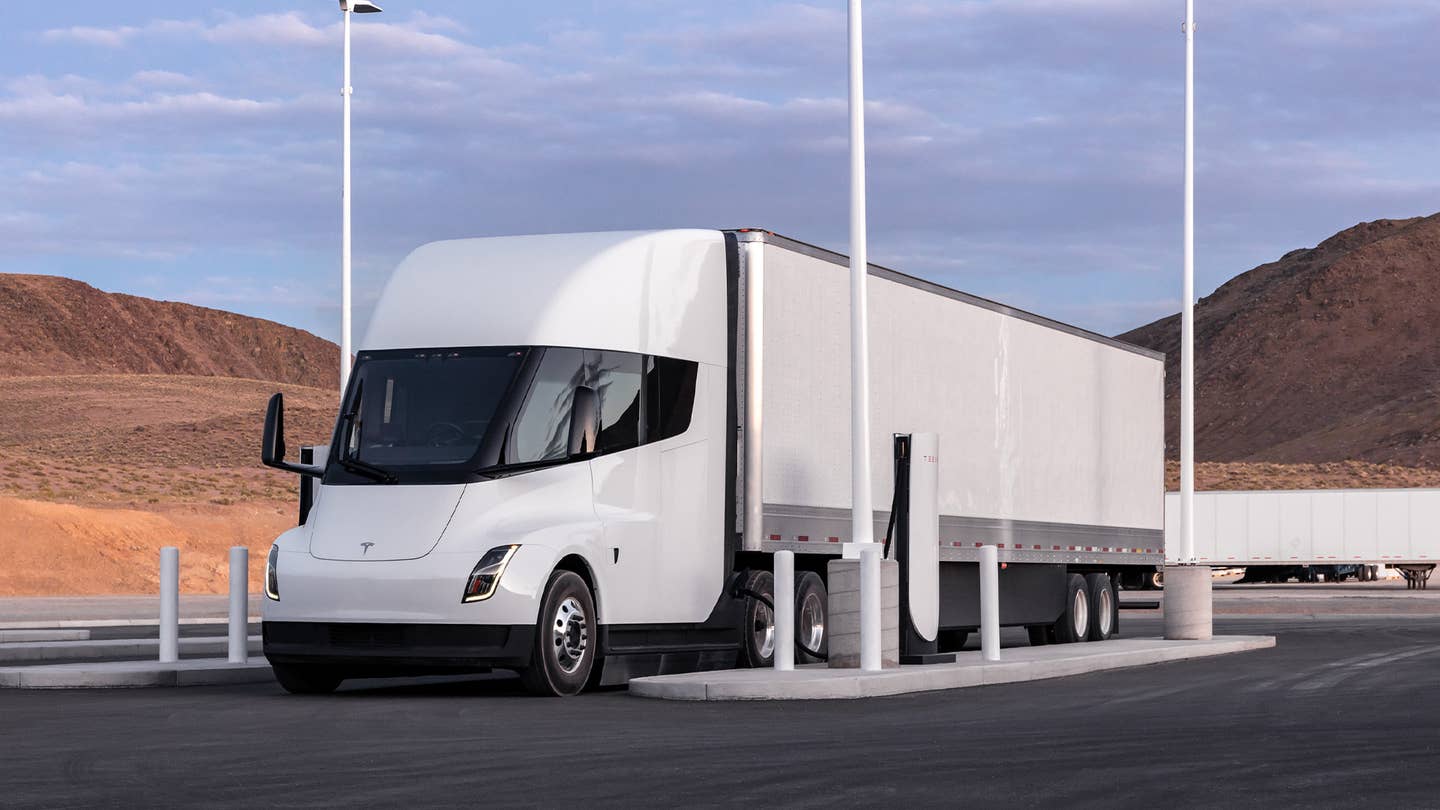 Tesla Semi’s Enormous Battery Might Weigh 11,000 Pounds on Its Own