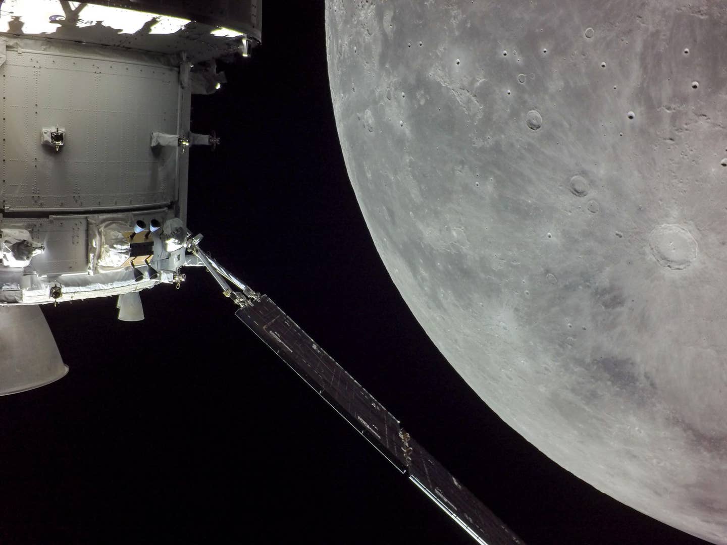 NASA&#8217;s Orion Is Taking These Amazing Photos During Its Mission to the Moon