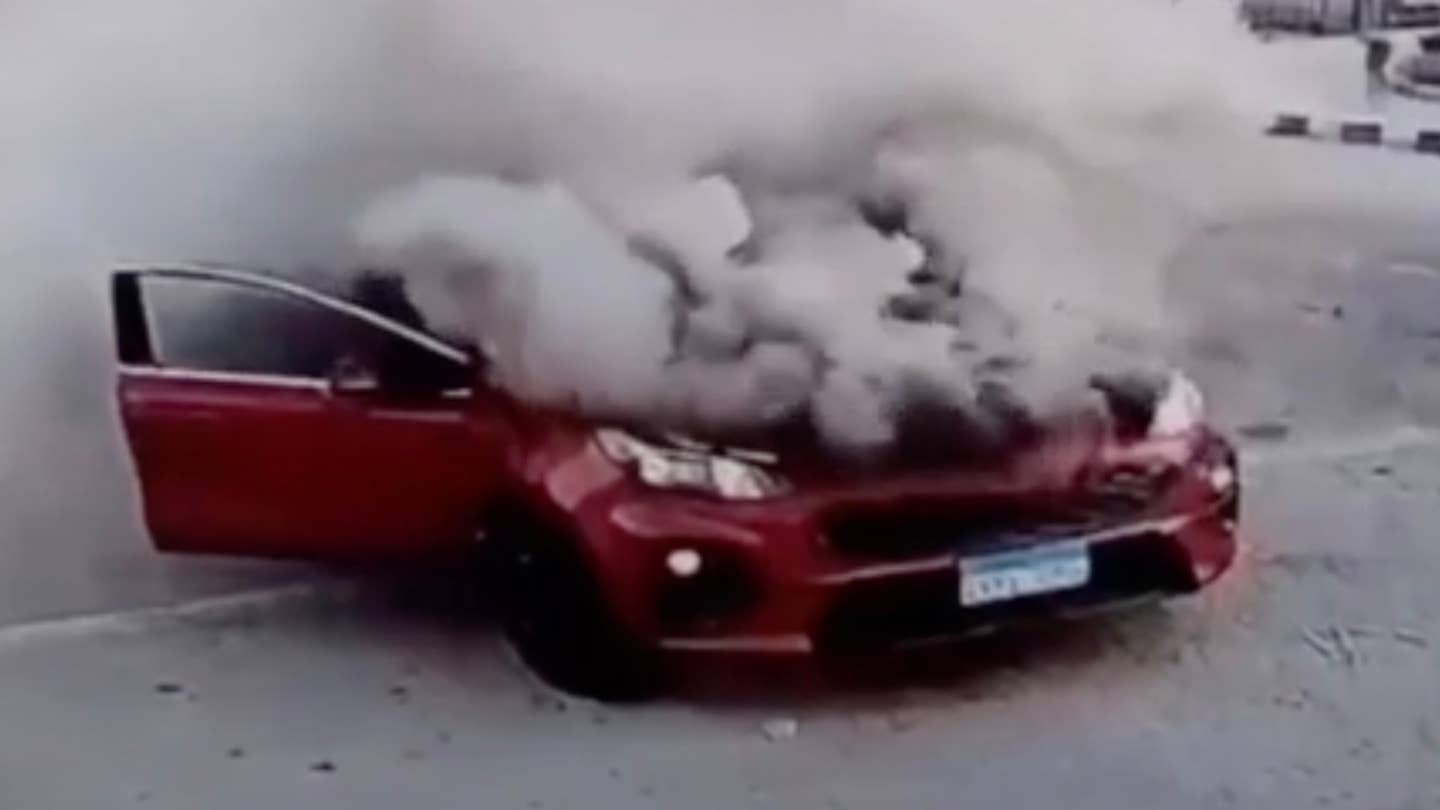 Kia Sportage with smoke pouring from its engine bay
