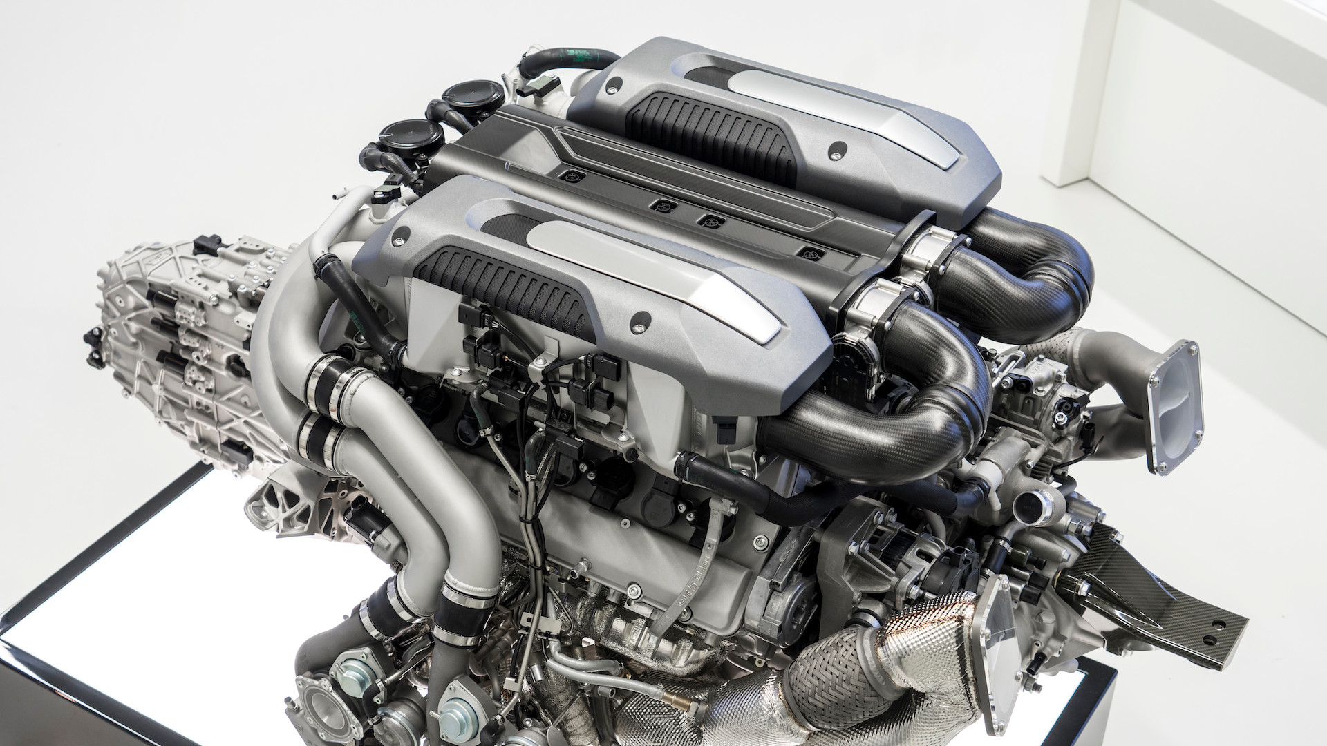 Bugatti Chiron W16 engine