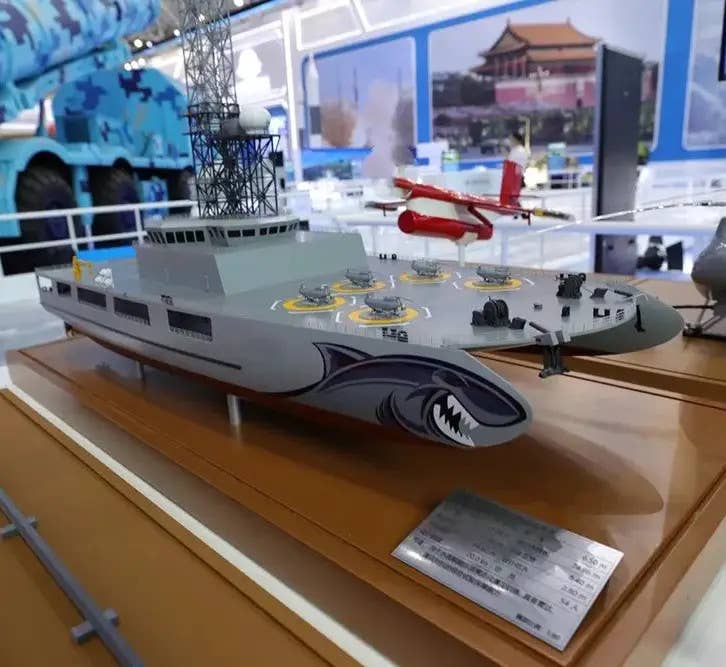 A model of the catamaran drone mini-carrier training vessel seen at the 2021 Zhuhai Airshow, showing various features on its bow end that are similar to those seen on the ship in the CCTV-7 segment today. <em>Chinese internet</em>