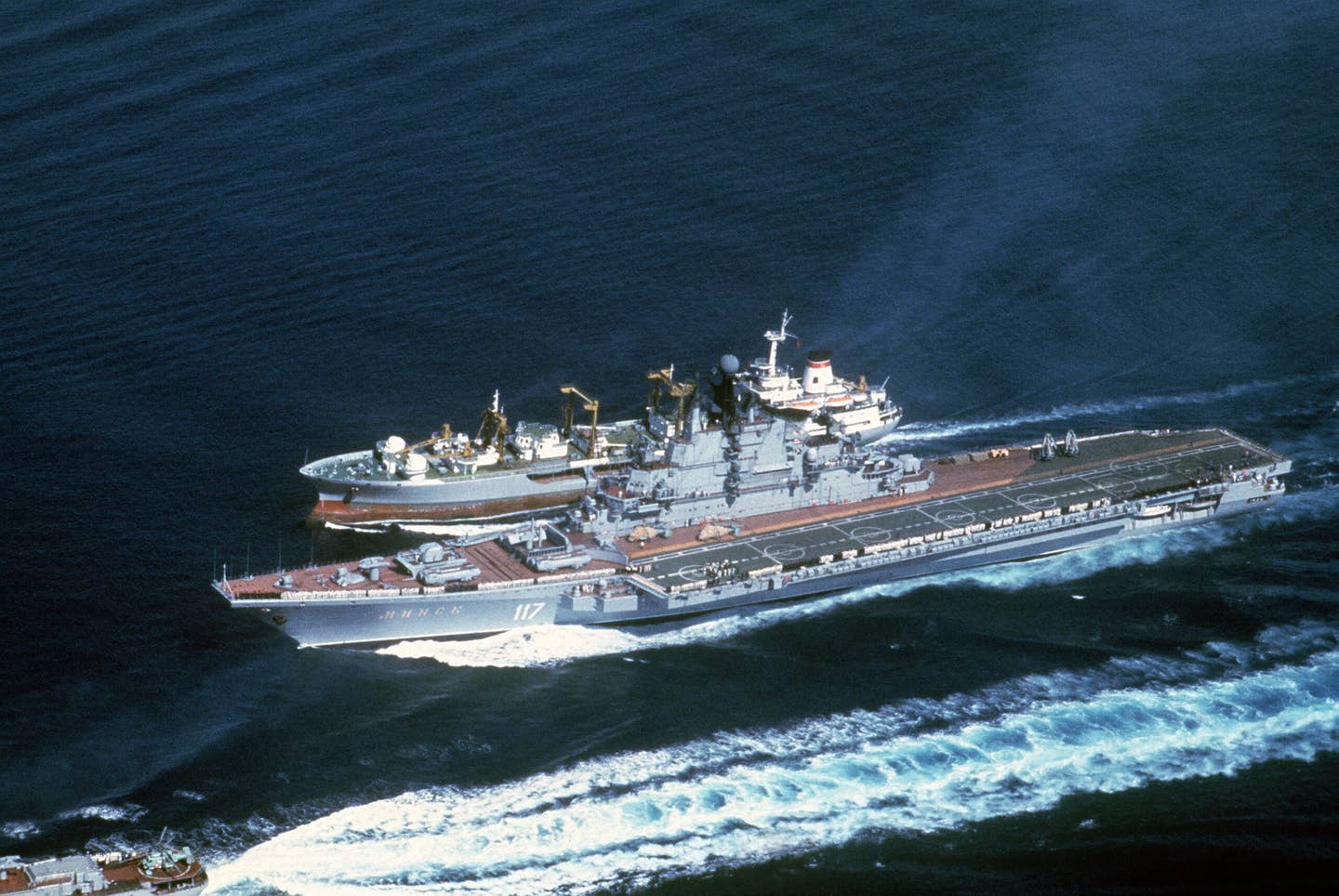 <em>Kiev’s</em> sister ship <em>Minsk</em> and the Project 1559V Morskoy prostor (<em>Boris Chilkin</em>) class replenishment oiler <em>Boris Butoma</em> during refueling in 1986. <em>U.S. Navy</em>