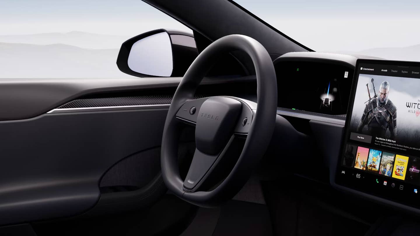 Tesla Decides ‘Boring’ Steering Wheel Is Better Than the Yoke After All