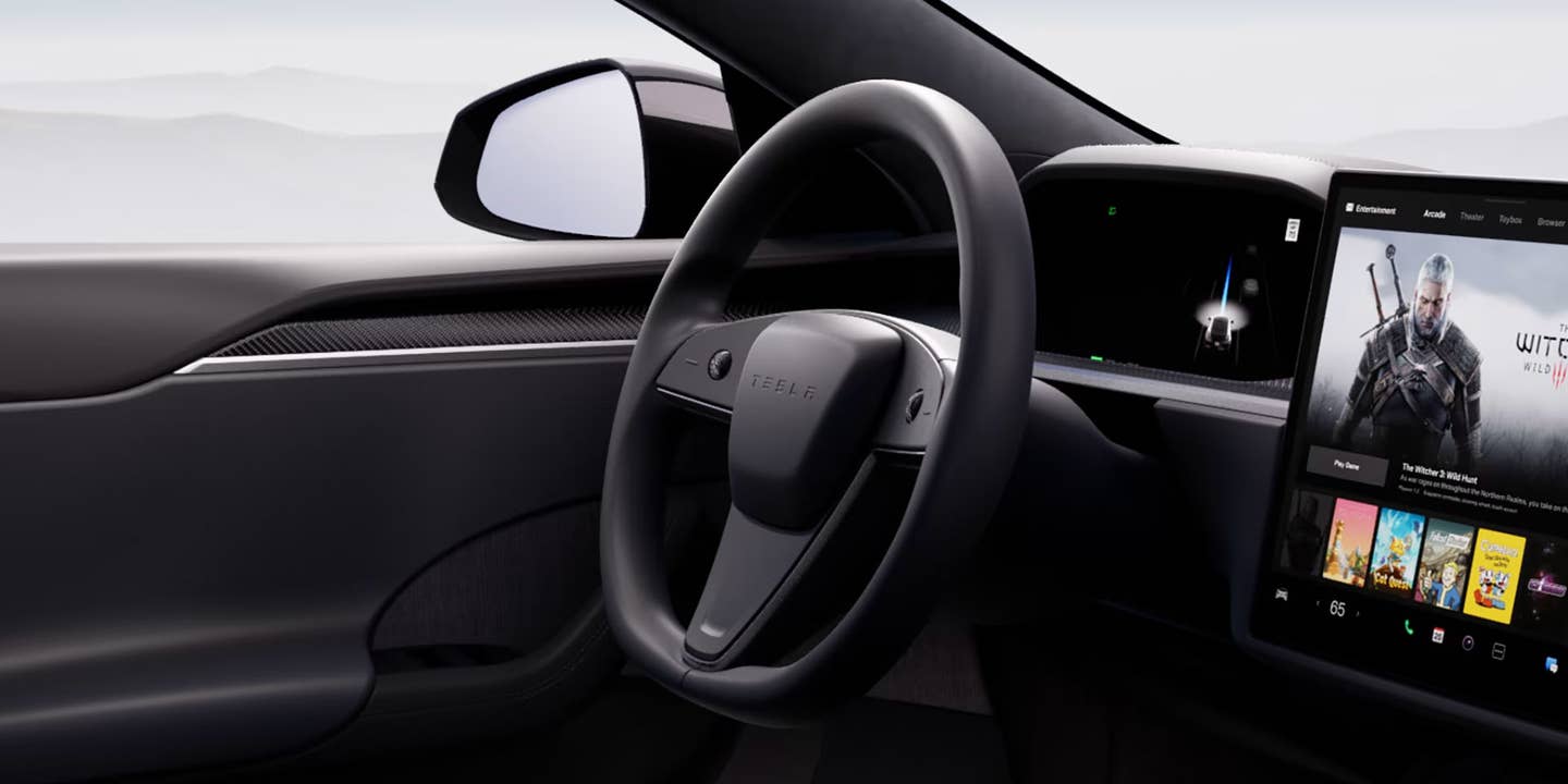 Tesla Decides ‘Boring’ Steering Wheel Is Better Than the Yoke After All