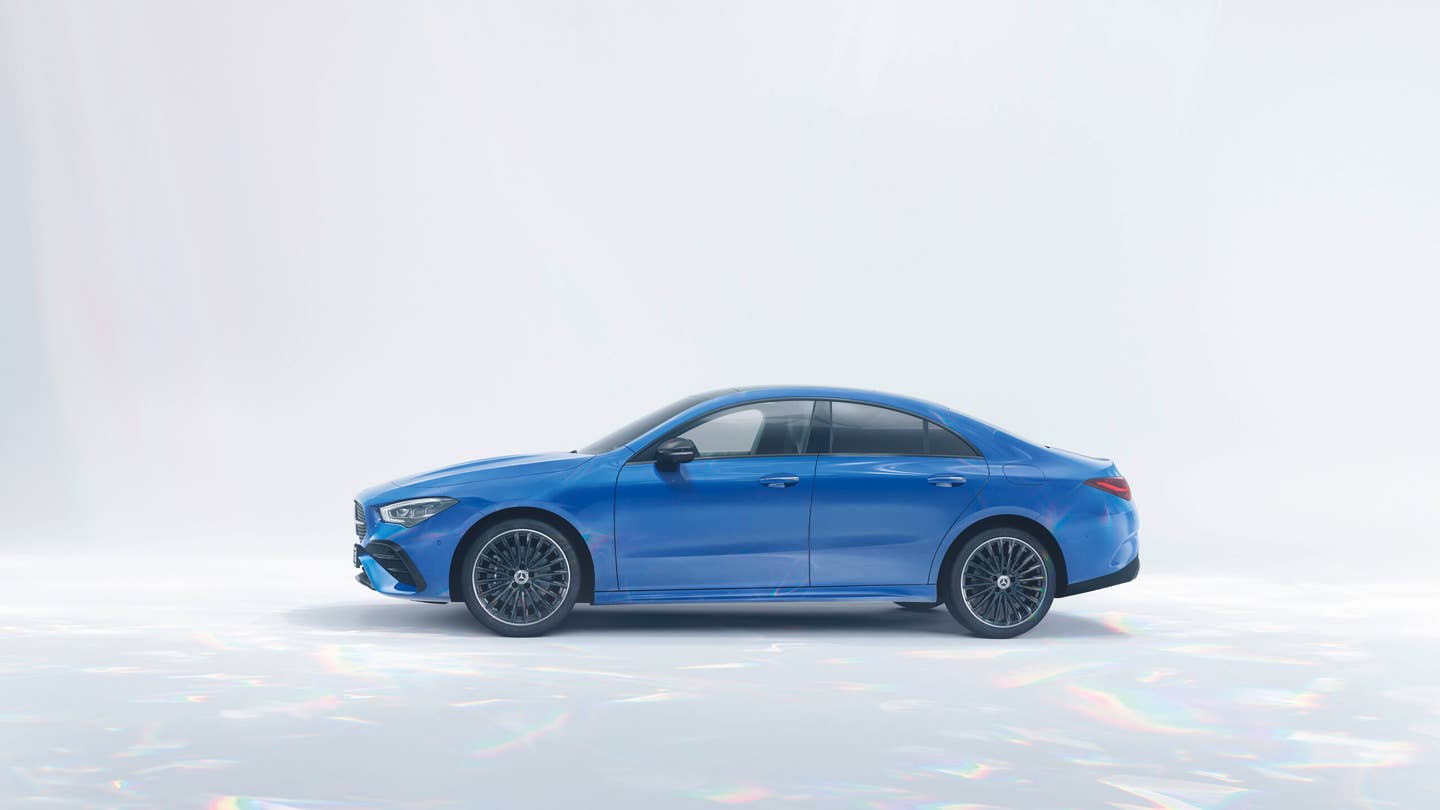 Mercedes-Benz CLA 250 e Coupé: fuel consumption combined, weighted (WLTP preliminary) 1.1-0.8 l/100 km, electricity consumption combined, weighted (WLTP preliminary) 16.9-14.9 kWh/100 km, CO2 emissions combined, weighted (WLTP preliminary) 24-18 g/km
 
Data on fuel consumption, CO2 emissions, power consumption and range are provisional and have been determined internally in accordance with the ”WLTP test procedure” certification method. To date, there are neither confirmed values from an officially recognised testing organisation nor an EC type approval nor a certificate of conformity with official values. Differences between the stated figures and the official figures are possible.