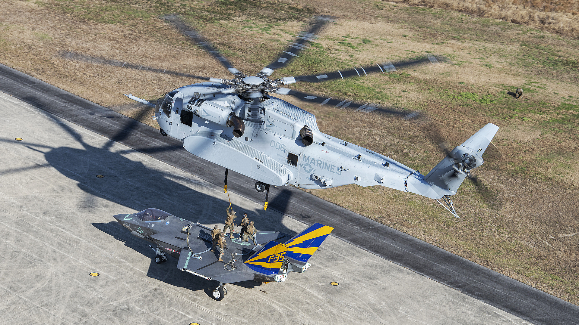 CF-1 lift with VMX-1 CH-53K