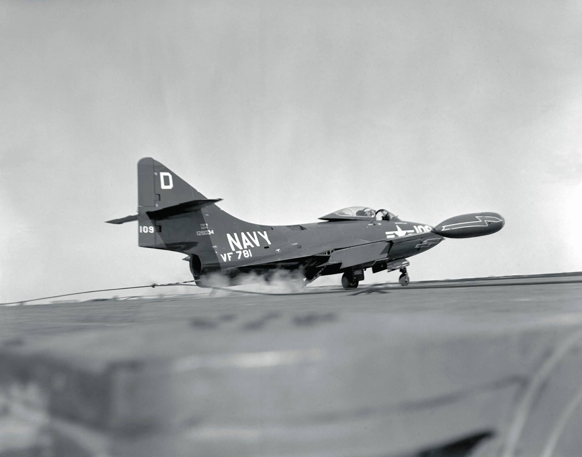 F9F_VF-781_landing_CV-34_1952-scaled.jpg