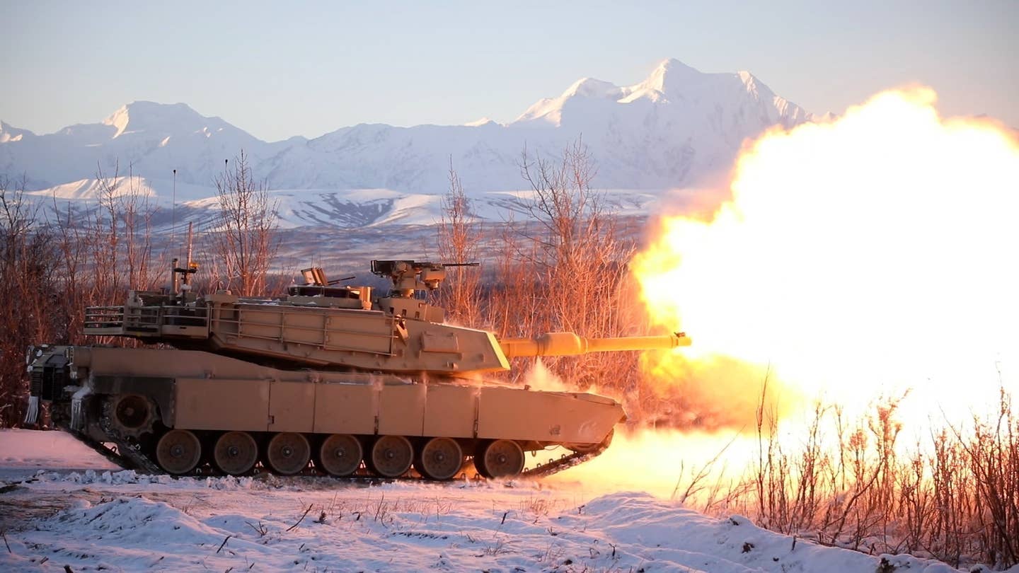 A U.S. Army M1A2 Abrams at the Army Cold Regions Test Center in Alaska. <em>U.S. Army/Sebastian Saarloos</em><br>