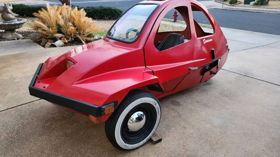 This 1981 HMV Freeway for Sale Is a Three-Wheeled Relic of the Oil Crisis