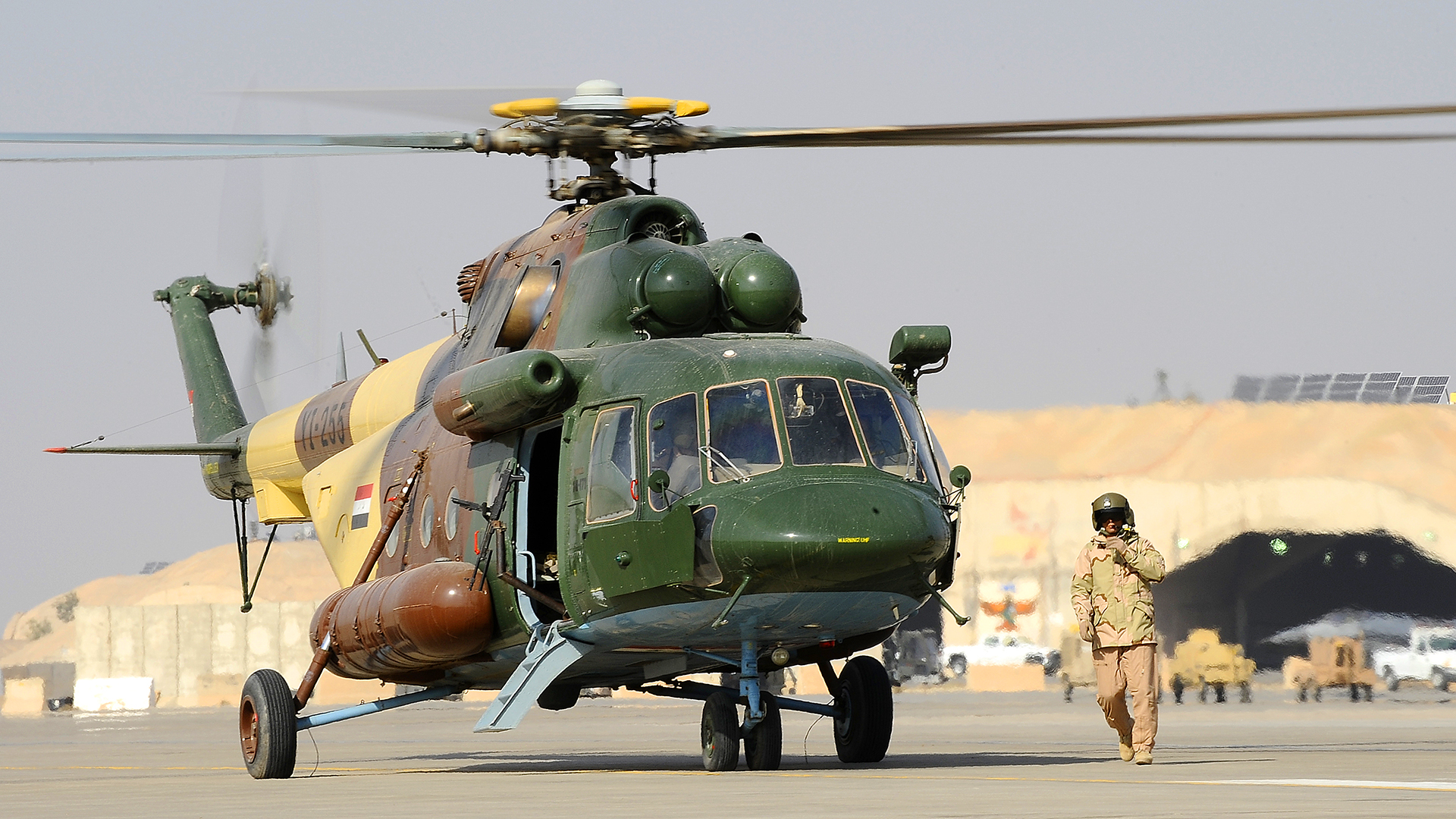 العراق يخطط لاستبدال أسطول مروحياته المقاتلة الروسية بأخرى أميركية Iraqi-Mi-17