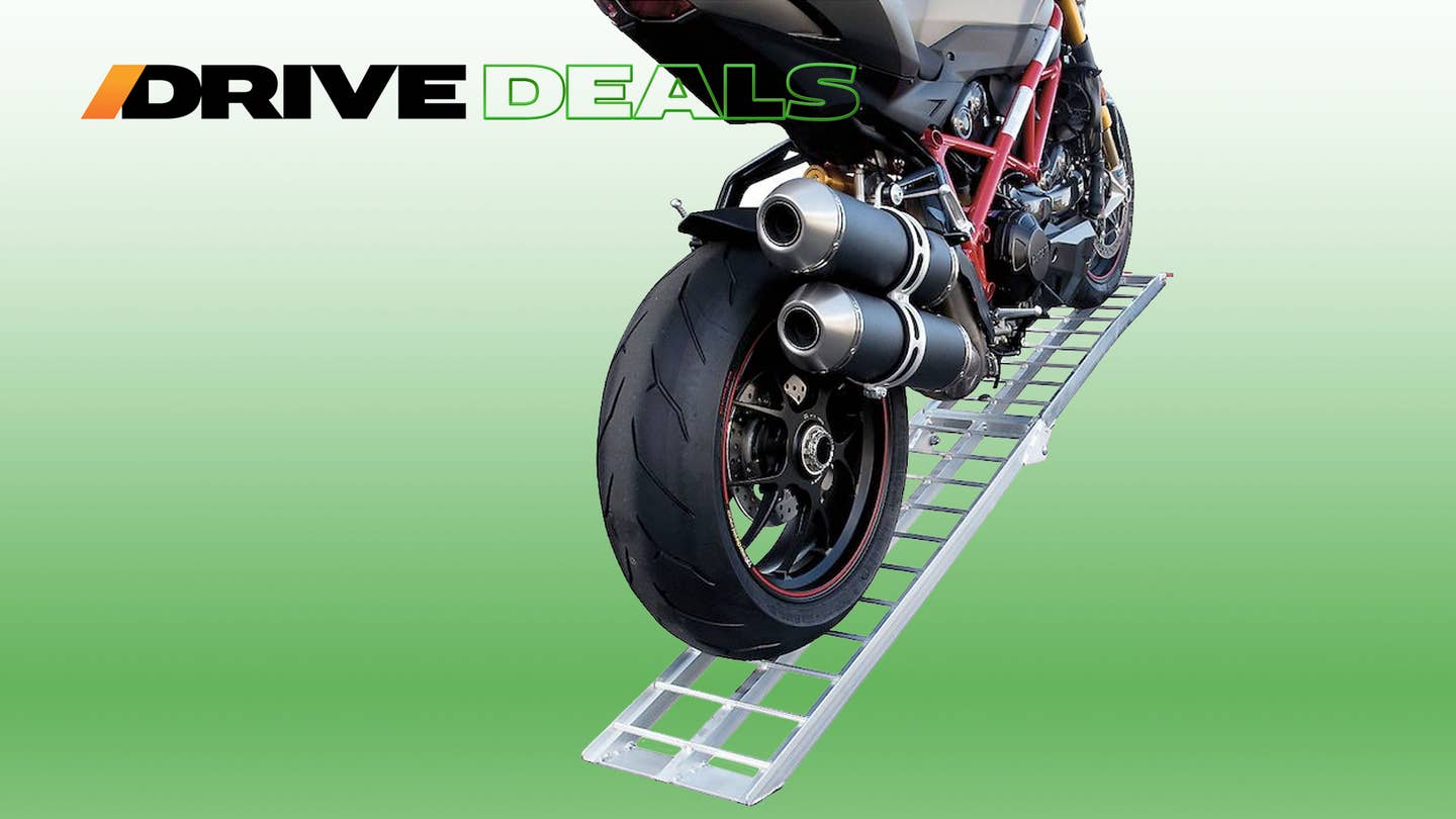 RevZilla’s Best-Selling Aluminum Motorcycle Ramp Is $40 Off Right Now