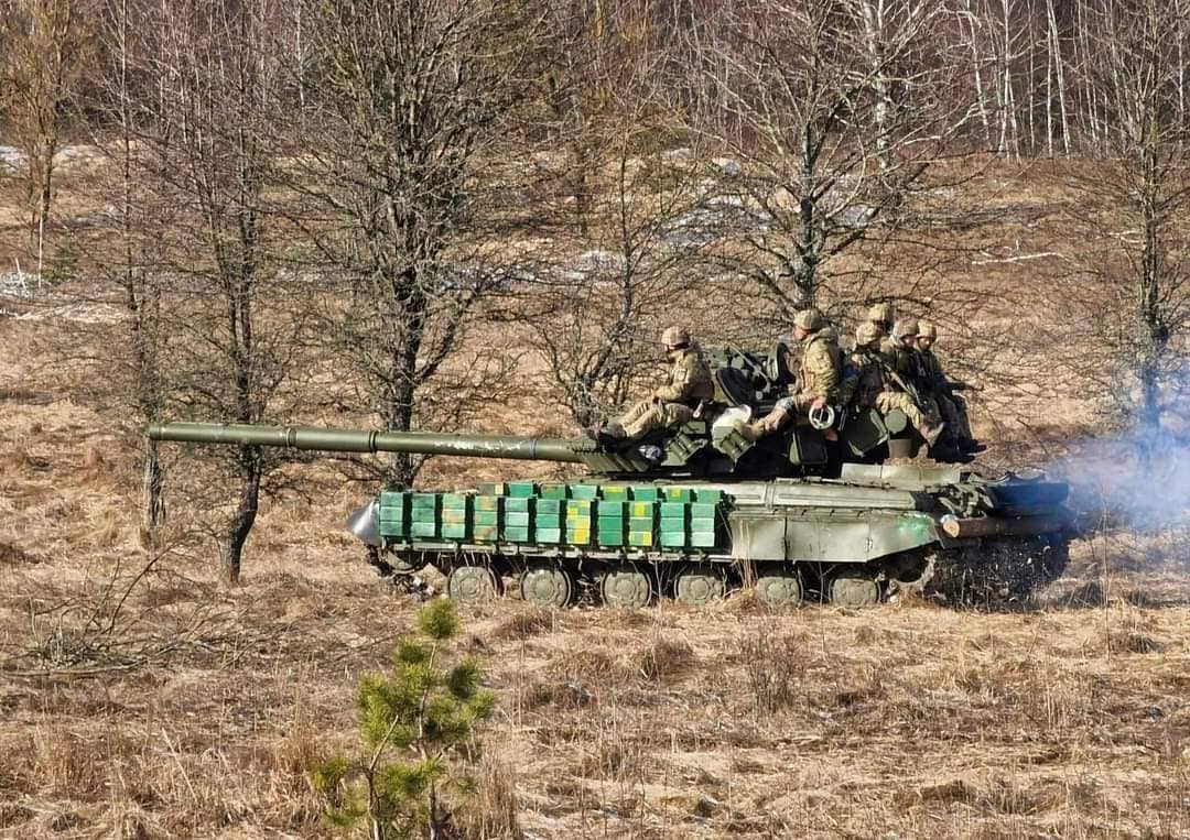 Defense Forces of Ukraine tank training during exercises in the Kyiv region. (Command of the United Forces of the Armed Forces of Ukraine photo)<br>