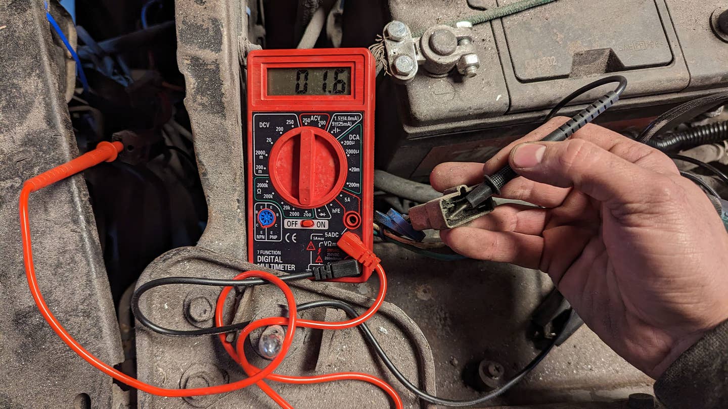 Resistance testing with multimeter 