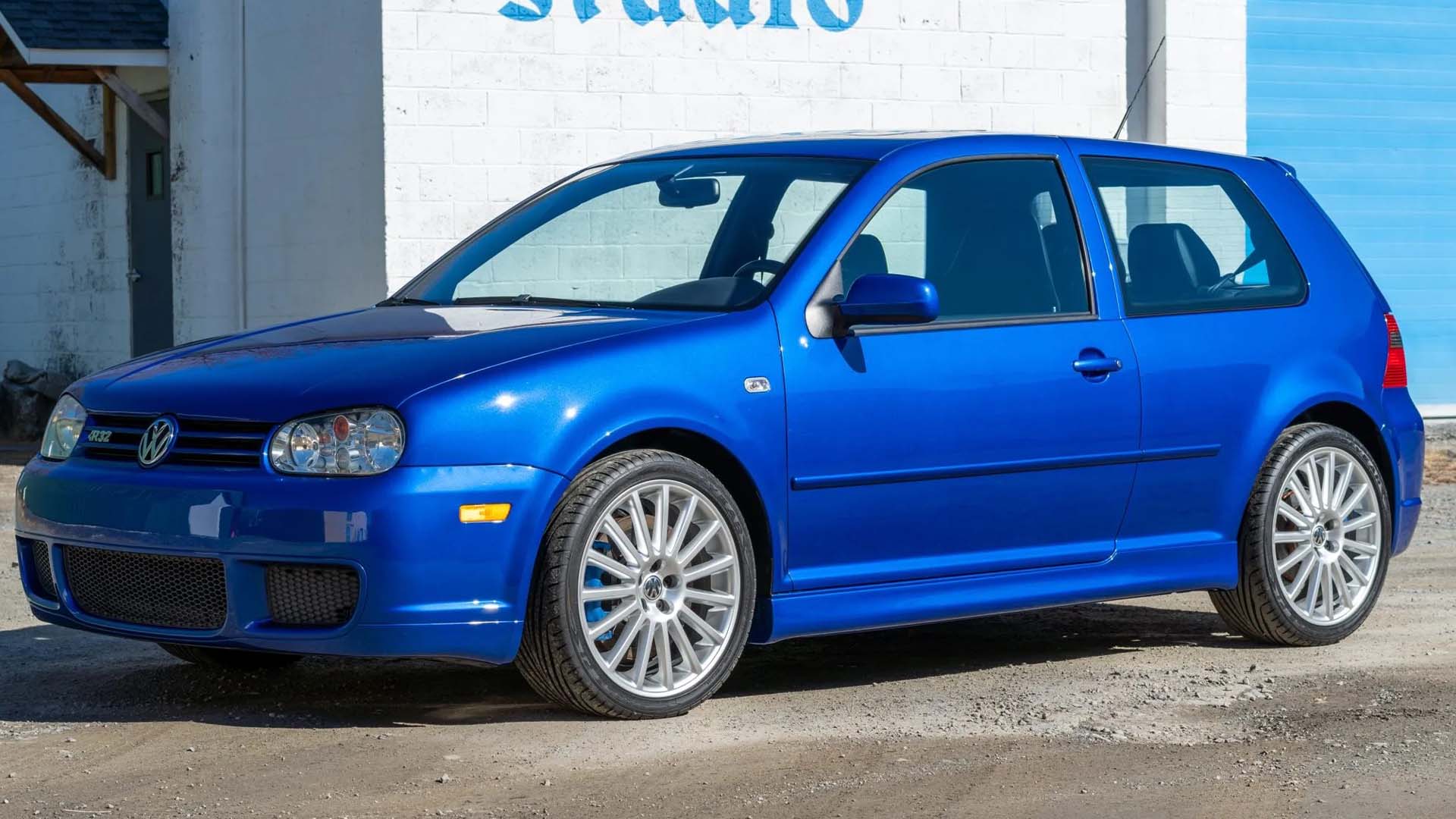 Presentator uitroepen Viool This 97-Mile VW Golf R32 Sold for $104,000 on Bring a Trailer
