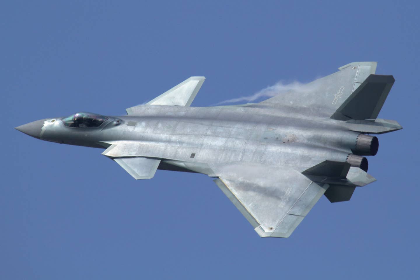 Flypast of the Chengdu J-20 during the opening of Airshow China in Zhuhai, 2016. <em>Alert5 via Wikimedia Commons</em>