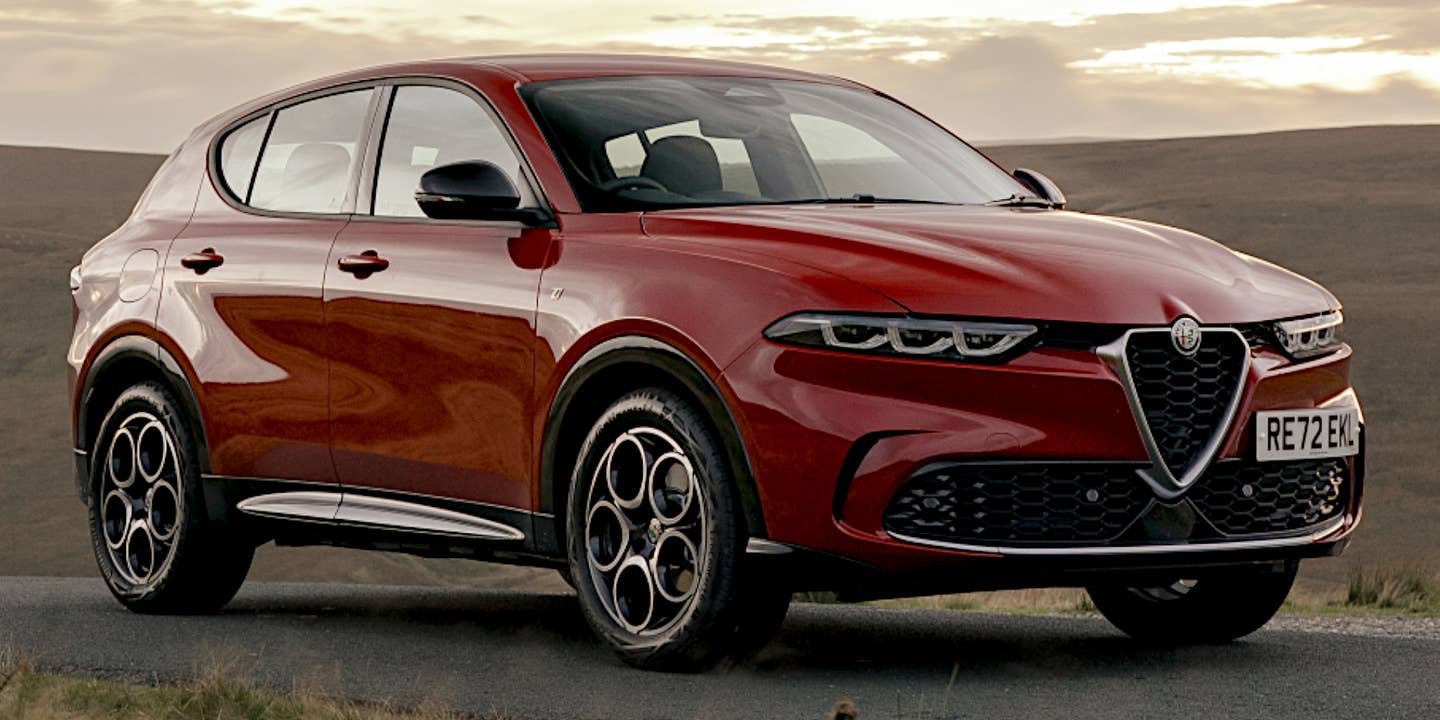 Alfa Romeo Subcompact Electric SUV Based on Jeep Avenger Due in 2024: Report