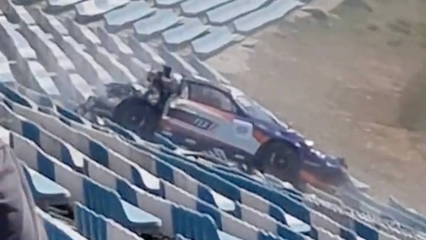 Porsche 911 GT3 Cup crash in the stands at Portimao