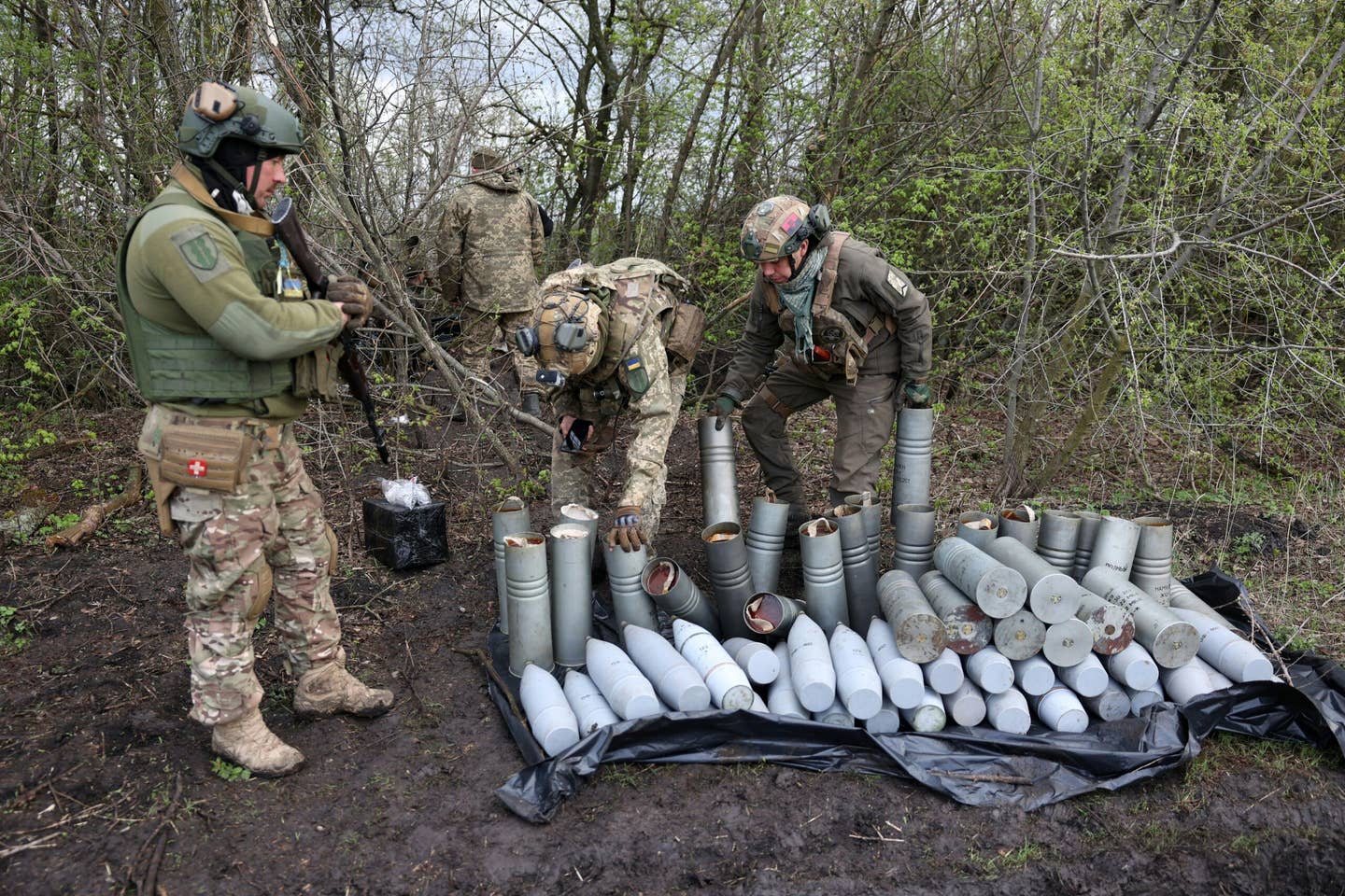 Ukrainian artillerymen of the Aidar battalion work with artillery shells on a front line position near Bakhmut, Donetsk region, on April 22, 2023. (Photo by Anatolii STEPANOV / AFP) (Photo by ANATOLII STEPANOV/AFP via Getty Images)