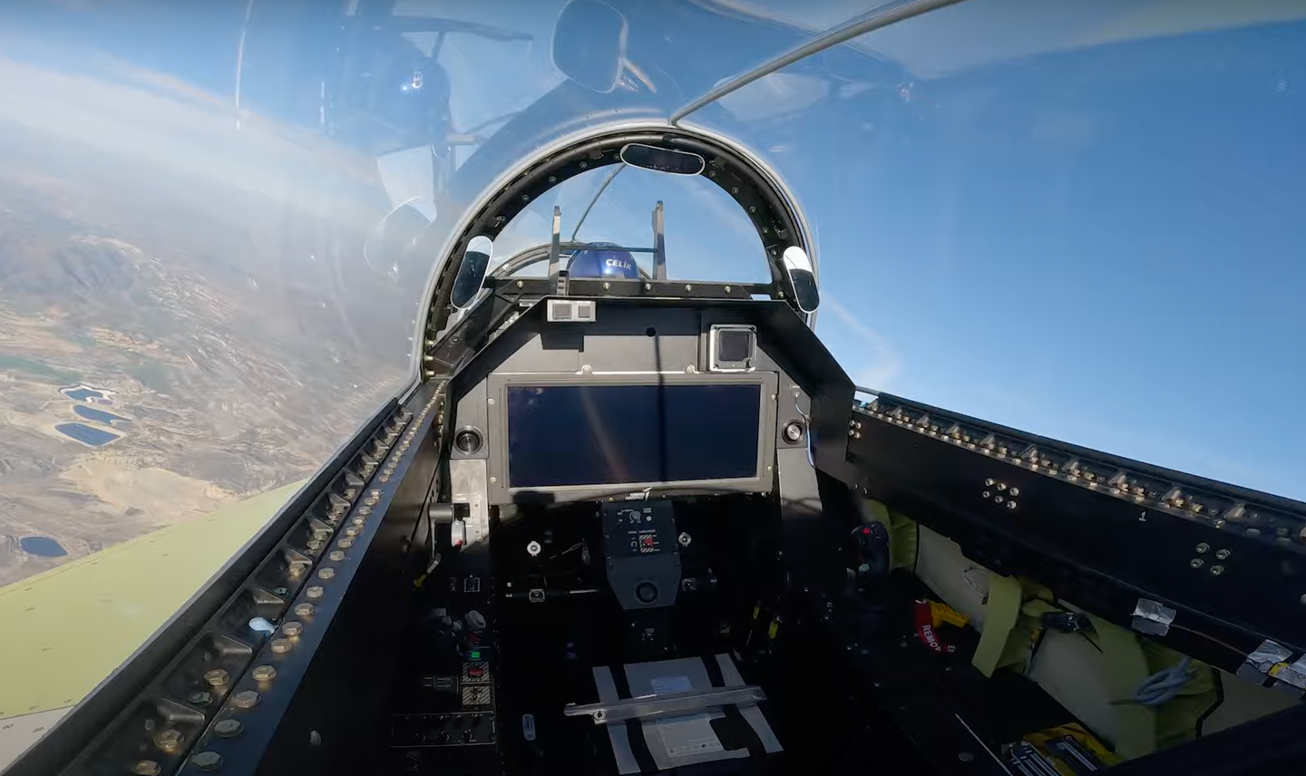 The rear cockpit of the prototype Hürjet is equipped with this advanced wide-area display. <em>TAI</em> <em>screencap</em>