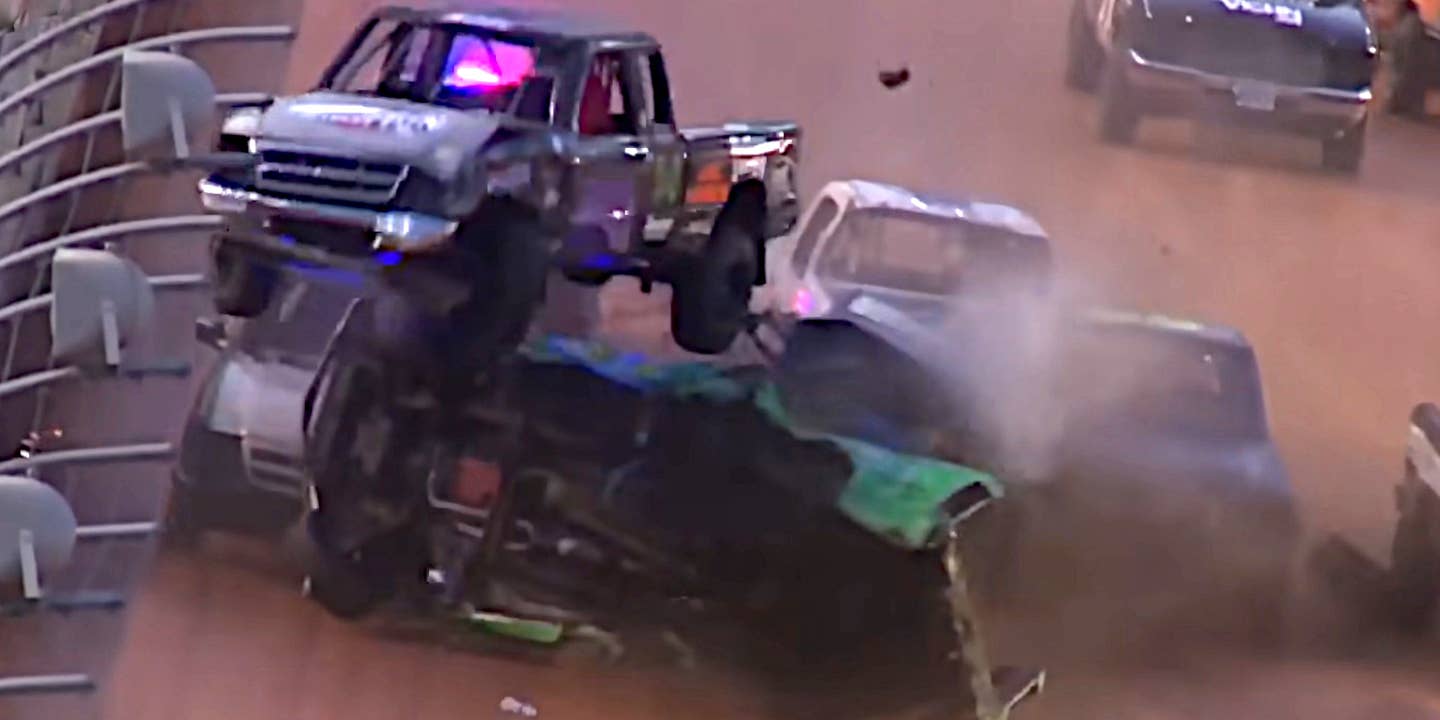 30 Ford Rangers Racing on Bristol Dirt Is a Recipe for Spectacular Crashes