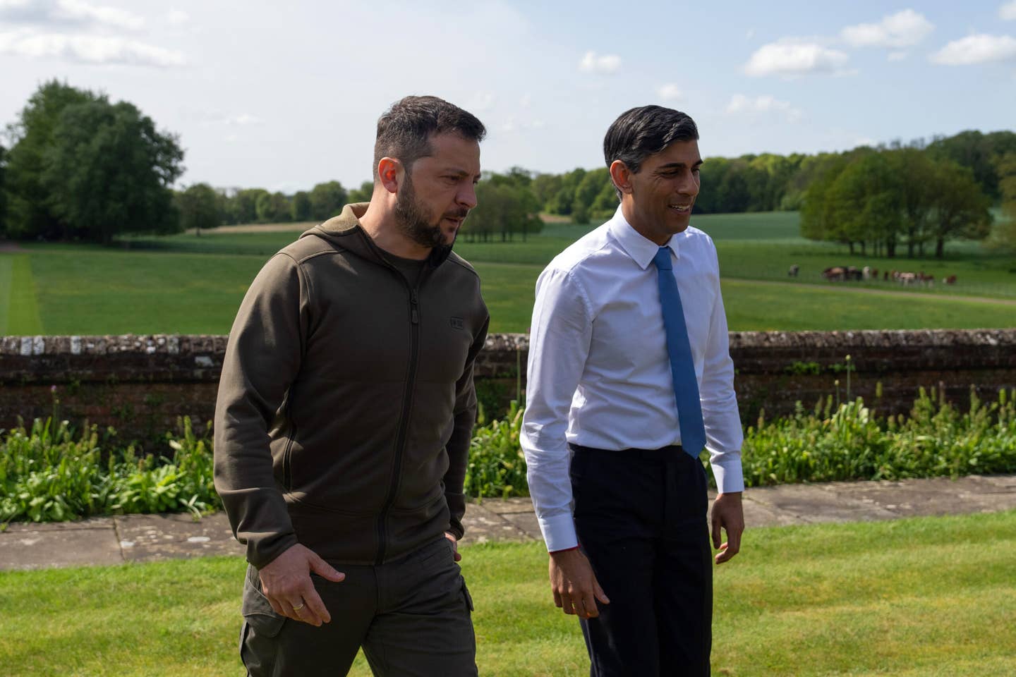 The U.K. Prime Minister, Rishi Sunak (right), and the Ukrainian President, Volodymyr Zelensky, walk in the garden at Chequers on May 15, 2023. <em>Photo by Carl Court/Getty Images</em>
