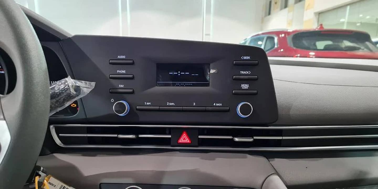 2021 Hyundai Elantra without a touchscreen