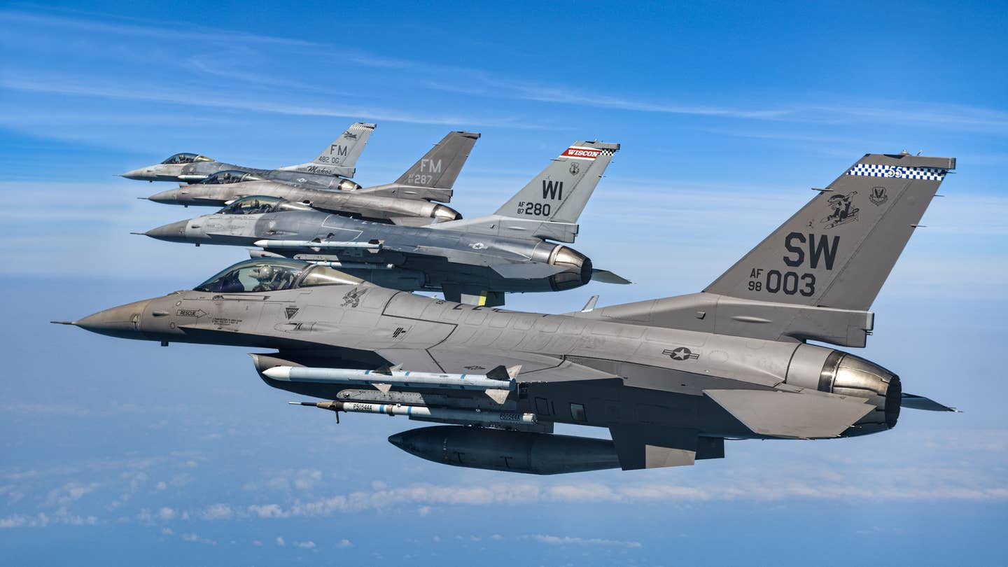 F-16Cs from the 20th Fighter Wing at Shaw AFB and from the 93rd Fighter Squadron "Florida Makos" head out for a Combat Archer mission, with live missiles carried on their starboard wings. <em>Jamie Hunter</em>