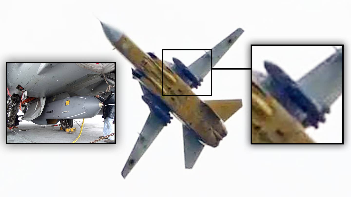 تم رصد الطائرة الهجومية التكتيكية Su-24M Fencer  الأوكرانية وهي تحمل صاروخين من نوع Storm shadow