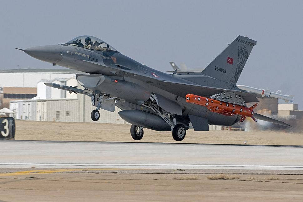 A Turkish F-16 carrying a SLAM-ER captive round during integration work. (Lockheed Martin)