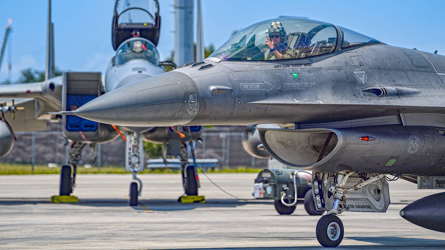 This 20th Fighter Wing F-16C carries a green star "kill" marking. <em>Jamie Hunter</em>