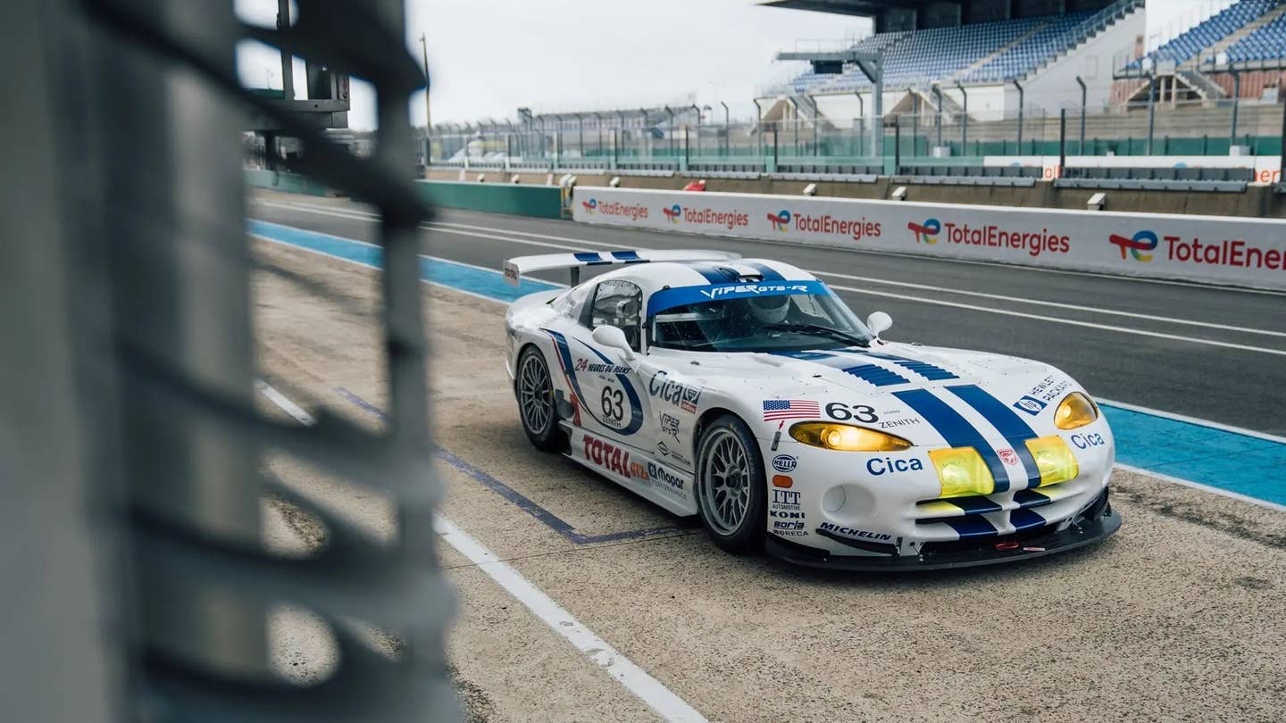 Watch a Le Mans-Winning 1996 Viper GTS-R Hit the Track Before Heading To Auction